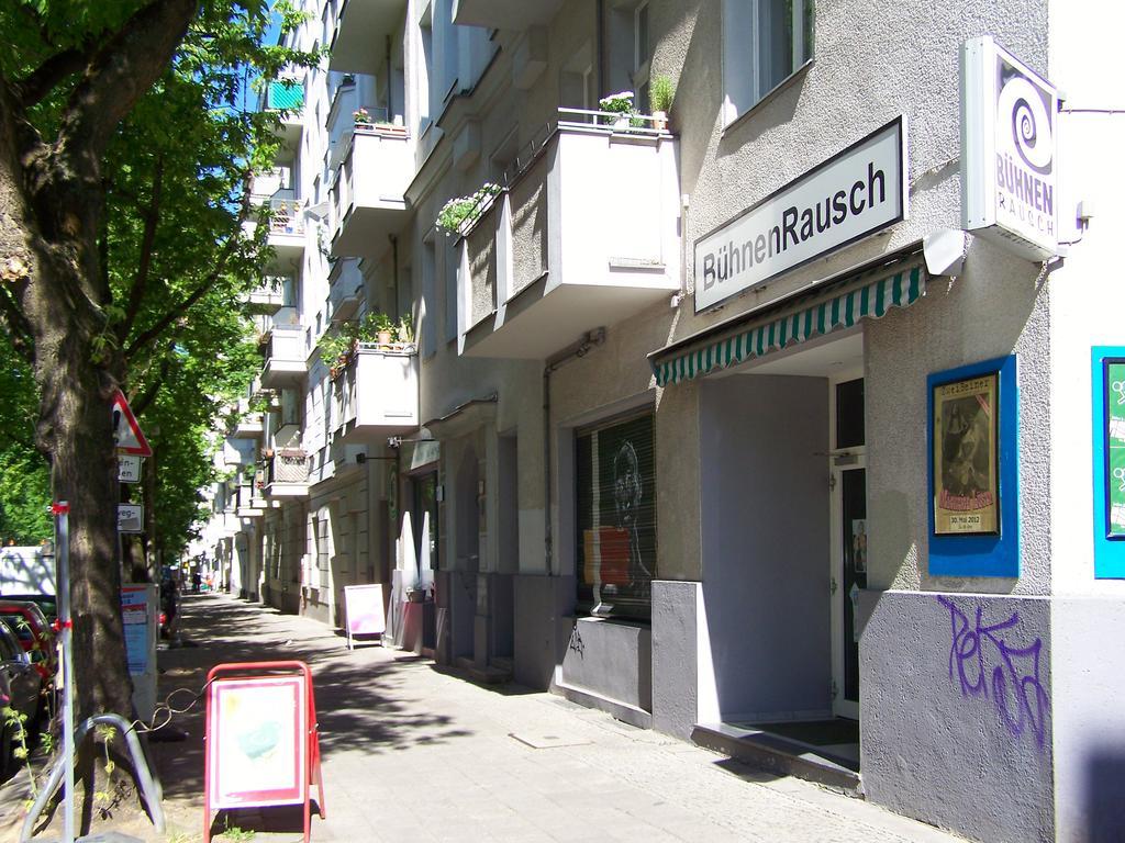 Altbauwohnung Mit 3 Baedern Berlin Luaran gambar